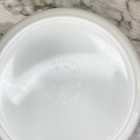 Pyrex Worn Amish Butterprint 742 1 1/2 Qt Casserole Dish - Picture 4 of 6